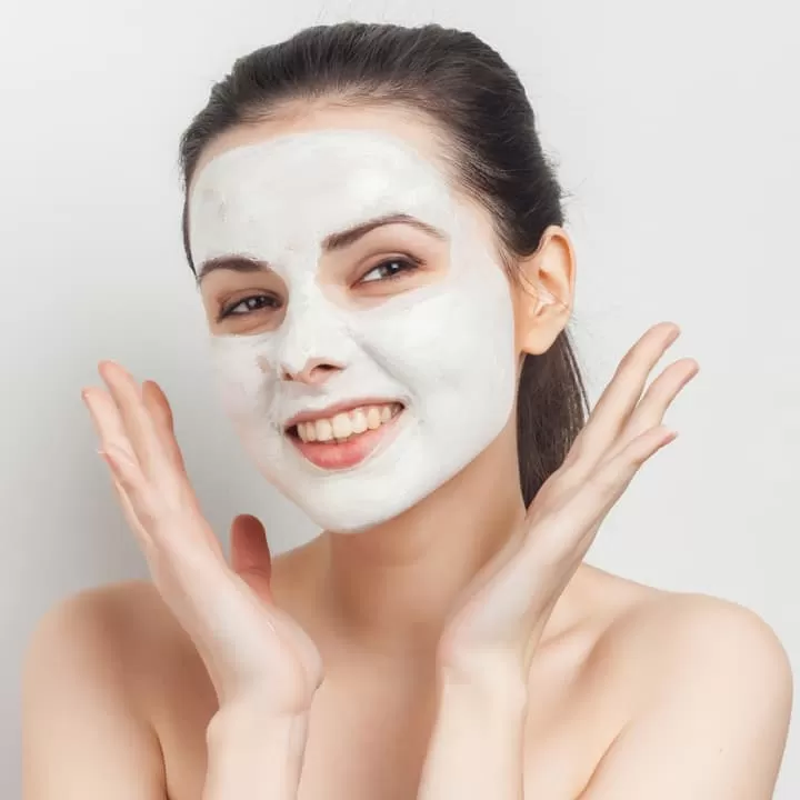 Danh mục mặt nạ dưỡng da tại L&agrave;n &Ecirc;m mang đến nhiều lựa chọn chất lượng như mặt nạ cấp ẩm, mặt nạ đất s&eacute;t, mặt nạ cho da mụn v&agrave; da nhạy cảm. C&aacute;c sản phẩm được chọn lọc kỹ lưỡng với th&agrave;nh phần dịu nhẹ, gi&uacute;p l&agrave;m sạch, phục hồi v&agrave; nu&ocirc;i dưỡng l&agrave;n da hiệu quả. L&agrave;n &Ecirc;m cam kết cung cấp mặt nạ ch&iacute;nh h&atilde;ng, an to&agrave;n, ph&ugrave; hợp với nhu cầu chăm s&oacute;c da hằng ng&agrave;y, gi&uacute;p bạn duy tr&igrave; l&agrave;n da mềm mịn, tươi tắn v&agrave; khỏe mạnh.