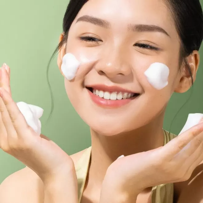 Sữa rửa mặt rau má tạo bọt Cỏ Mềm 150ml